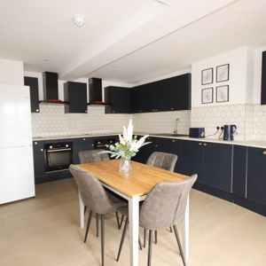 1 bedroom in a house share to rent - Photo 2