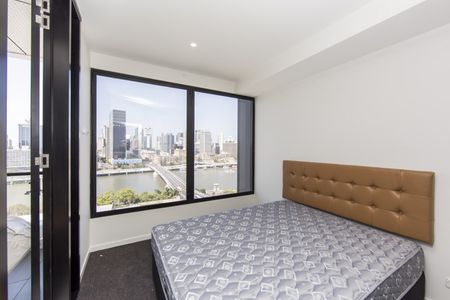 STUNNING CITY VIEWS FURNISHED APARTMENT IN SOUTH BRISBANES BEST LOCATION - Photo 3