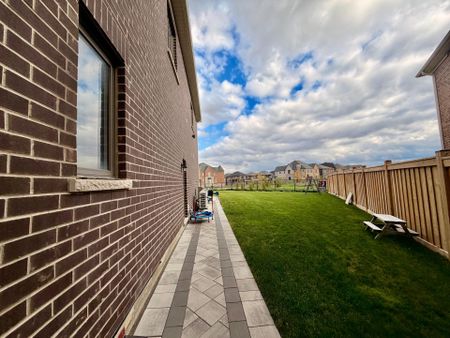 For Lease - 63 Eberly Woods Drive, Caledon, Ontario - Photo 4