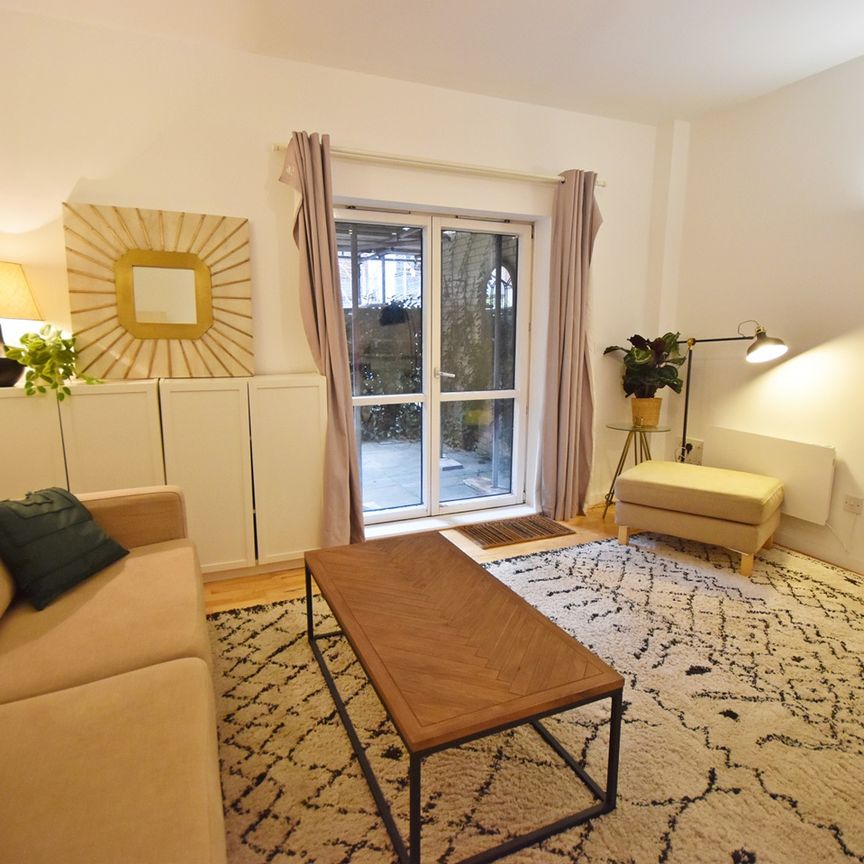 2 Bed Flat, William Fairburn Way, M4 - Photo 1