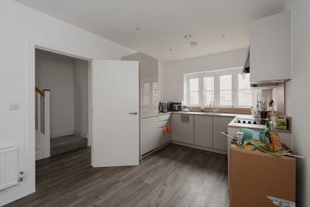 Beatrice Square, Tadworth - Photo 3