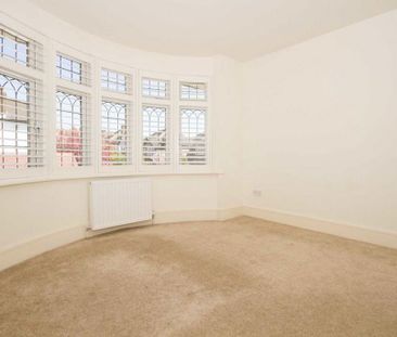 3 bedroom flat to rent - Photo 4