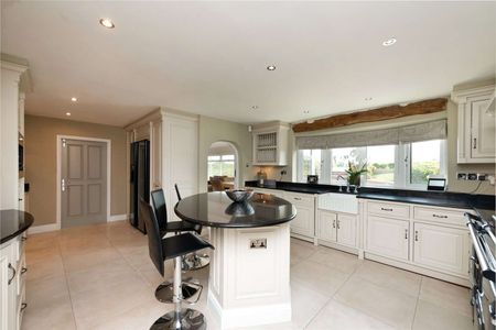 Exceptional Contemporary Home with Leisure Facilities and Stunning Views, well located between Hale and Knutsford. - Photo 5