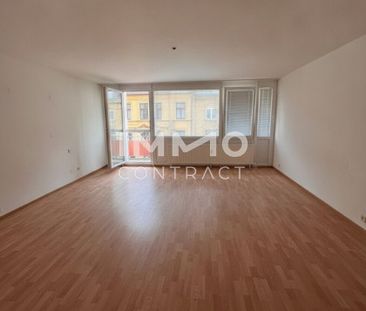 Geräumige 3 Zimmer Wohnung mit Loggia! WARMMIETE! WG Eignung inklus... - Photo 1