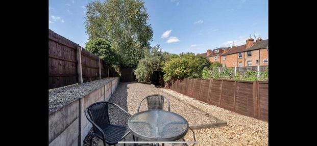 4 bedroom terraced house to rent - Photo 1