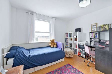 Stylish four bedroom home with modern living across three spacious floors in sought after St. Marks Road. - Photo 4