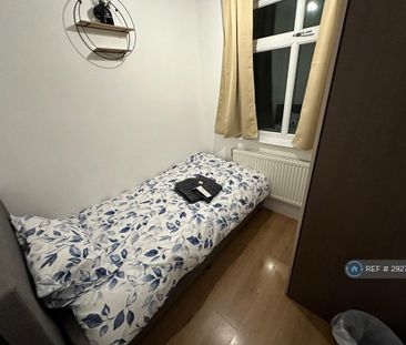 4 bedroom semi-detached house to rent - Photo 5