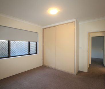 Quiet Ground floor two bedroom unit - Photo 1