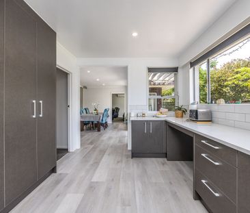FANTASTIC FAMILY HOME IN PAKURANGA - Photo 2