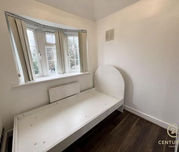 4 bedroom semi-detached house to rent - Photo 2