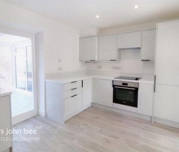 3 bedroom semi-detached house to rent - Photo 6