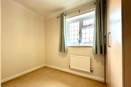 Pevensey Way, Frimley, Camberley, Surrey, GU16 - Photo 4