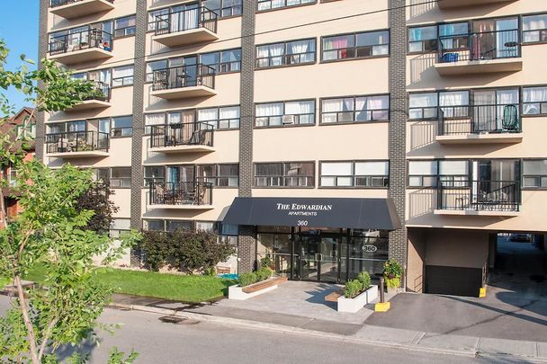 Large Apartments with Balconies - Perfectly Located in Centretown Ottawa - Photo 1