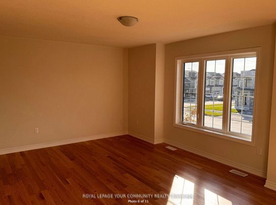 For Lease - 154 Terry Fox Drive, Barrie, Ontario - Photo 1