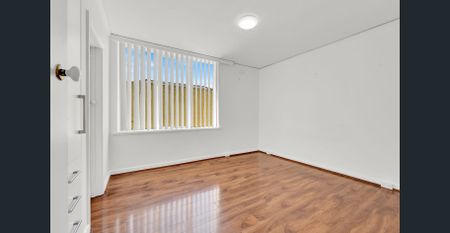 North-facing modern retreat - Photo 4