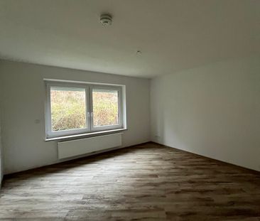 ab 01.12. - Großzügige 3-Zimmer-Wohnung in naturnaher Lage - Foto 2