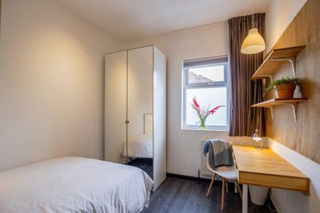 6 Bed End Terrace, Ruskin Avenue, M14 - Photo 4