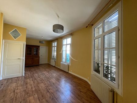 Location Appartement 2 pièces 65m² FONTENAY LE COMTE 85200 - Photo 2