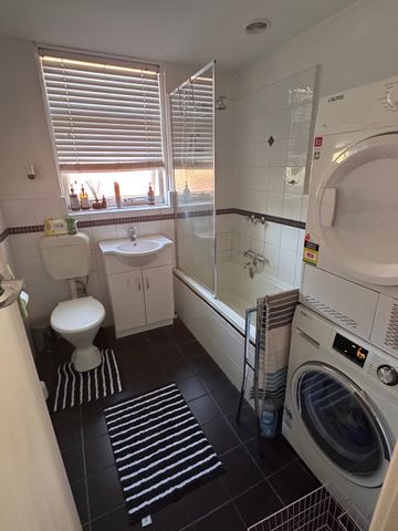 St Kilda East - Photo 5