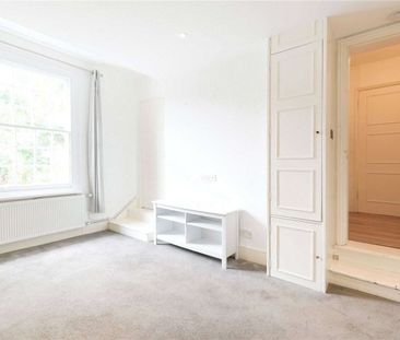 Studio apartment situated in this handsome period building, located... - Photo 1
