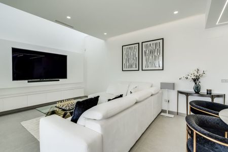 Valle Romano, Estepona West, Estepona, Andalusia 29680 - Photo 5