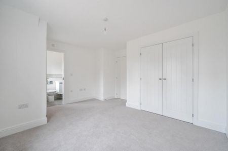 3 bedroom detached house to rent - Photo 4