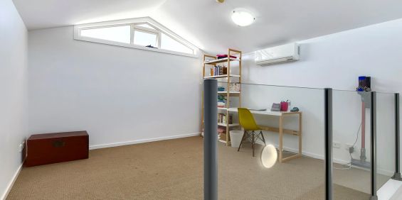 Beautifully appointed 2 bedroom unit plus MPR, convenient location! - Photo 3