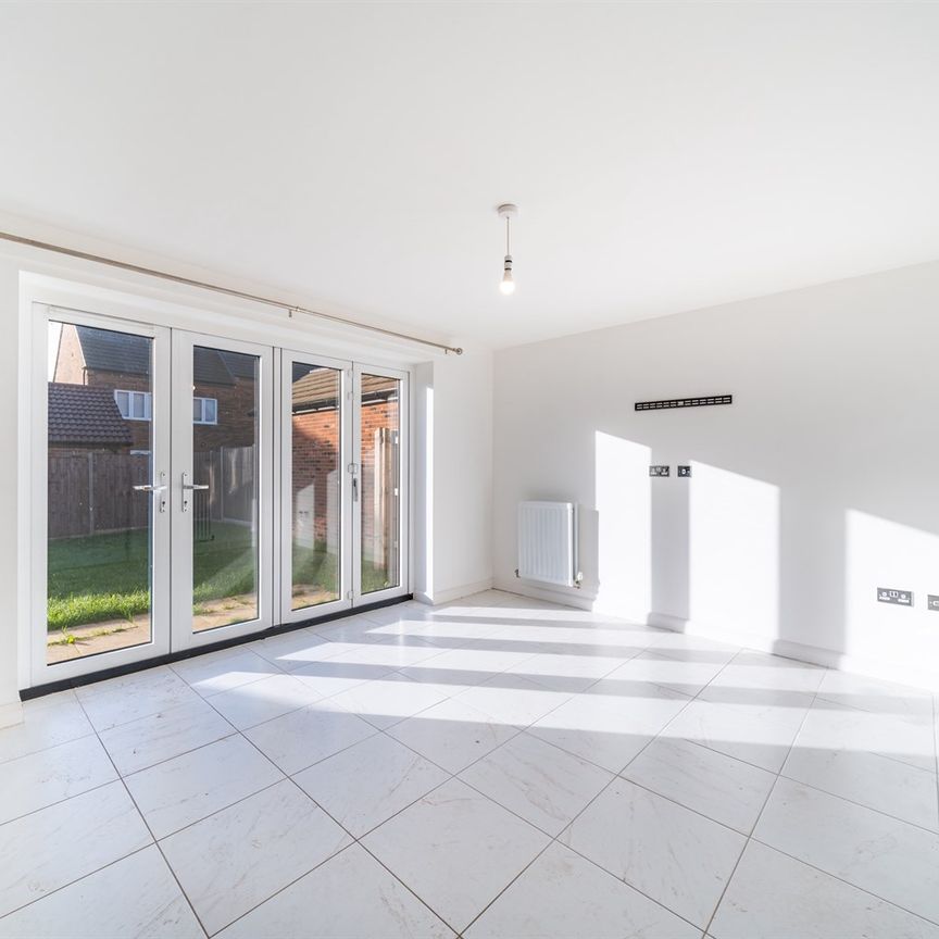 Rose Way, NG12 - Photo 1