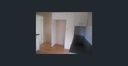 Excellently located 2 bedroom unit - Photo 3