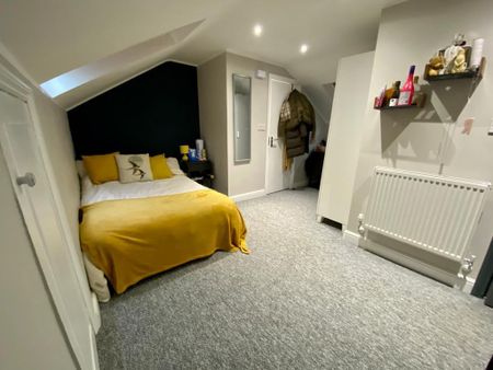 1 bedroom in a house share to rent - Photo 3