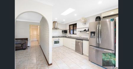 For Rent – Spacious 3x1 Home on Huge Block - Photo 2