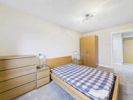 3 bedroom flat to rent - Photo 5