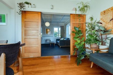 Charming 3-Bedroom Family Home Near Lake Te Koo - Photo 2