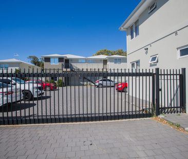 Effortless Modern Living I Stunning 2-Bedroom Apartment in Prime Go... - Photo 4