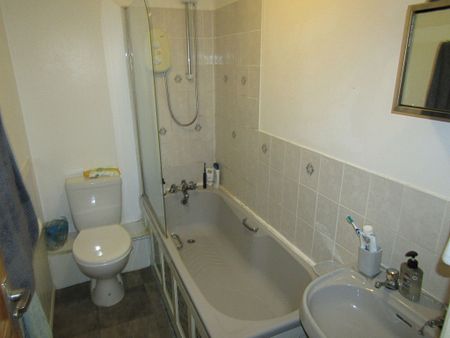 2 bed Terraced - To Let - Photo 4