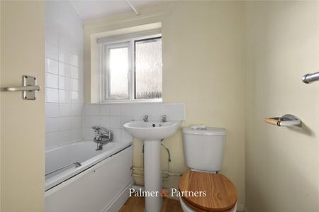 2 bedroom semi-detached house to rent - Photo 4