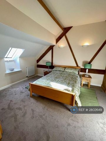 3 bedroom semi-detached house to rent - Photo 4