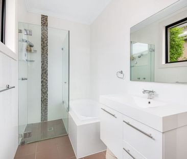 Private family entertainer with easy living appeal - Photo 4