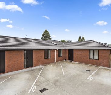 This three bedroom, two bathroom property is situated in the well-e... - Photo 3