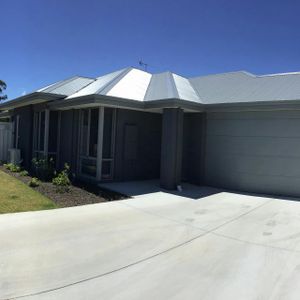 MODERN SECURED UNIT IN SOUTH BUNBURY!! - Photo 3