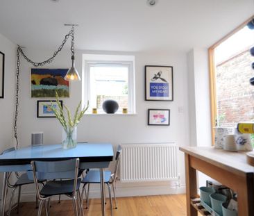 2 bedroom maisonette to rent - Photo 4