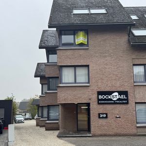 appartement met 2 slpk en autostaanplaats nabij centrum - Photo 3