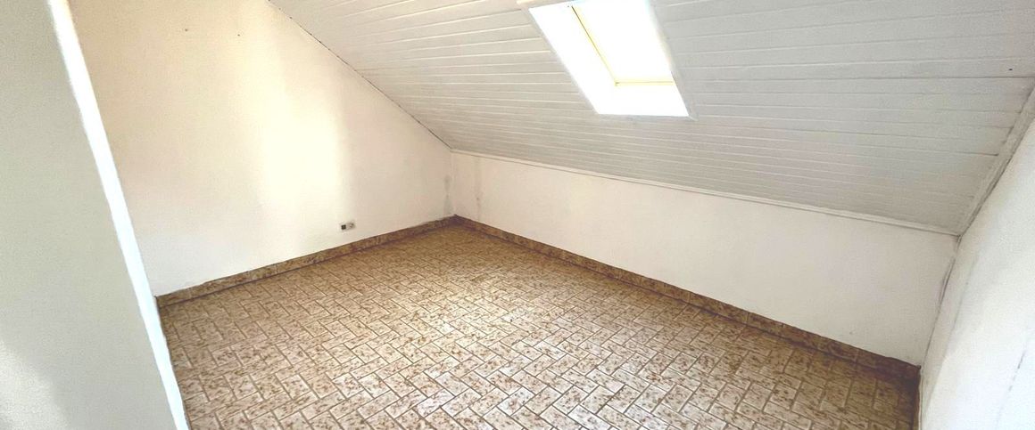 Helle 3-Zimmer-Dachgeschosswohnung mit Balkon in Langsur – Ideal für Paare oder Pendler - Photo 1