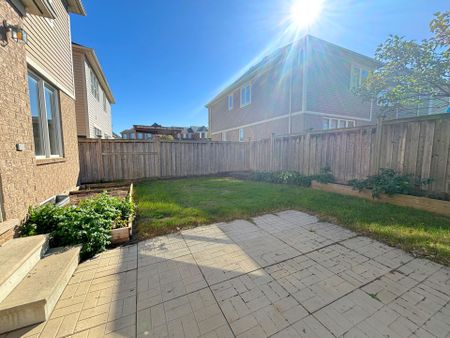 For Lease - 19 Apple Drive, Cambridge, Ontario - Photo 2