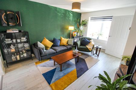 2 bedroom semi-detached house to rent - Photo 2