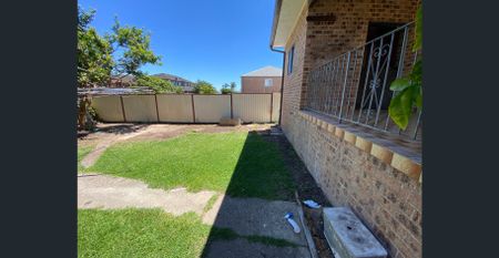 Large 4 Bedroom, 2 Bathroom Home - Photo 3