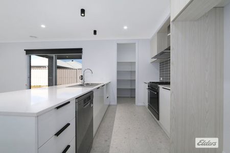 Brand new living! - Photo 5