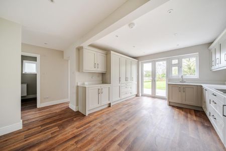 3 bedroom detached house to rent - Photo 2
