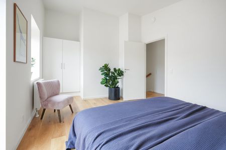 Skønt enderækkehus fra 2025 med bl.a. 3 soveværelser, terrasse og balkon<br> - Photo 5