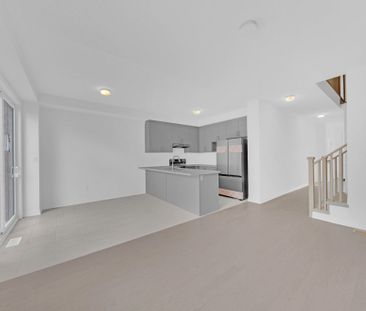 For Lease - 1999 Lowry Drive, Oshawa, Ontario - Photo 4